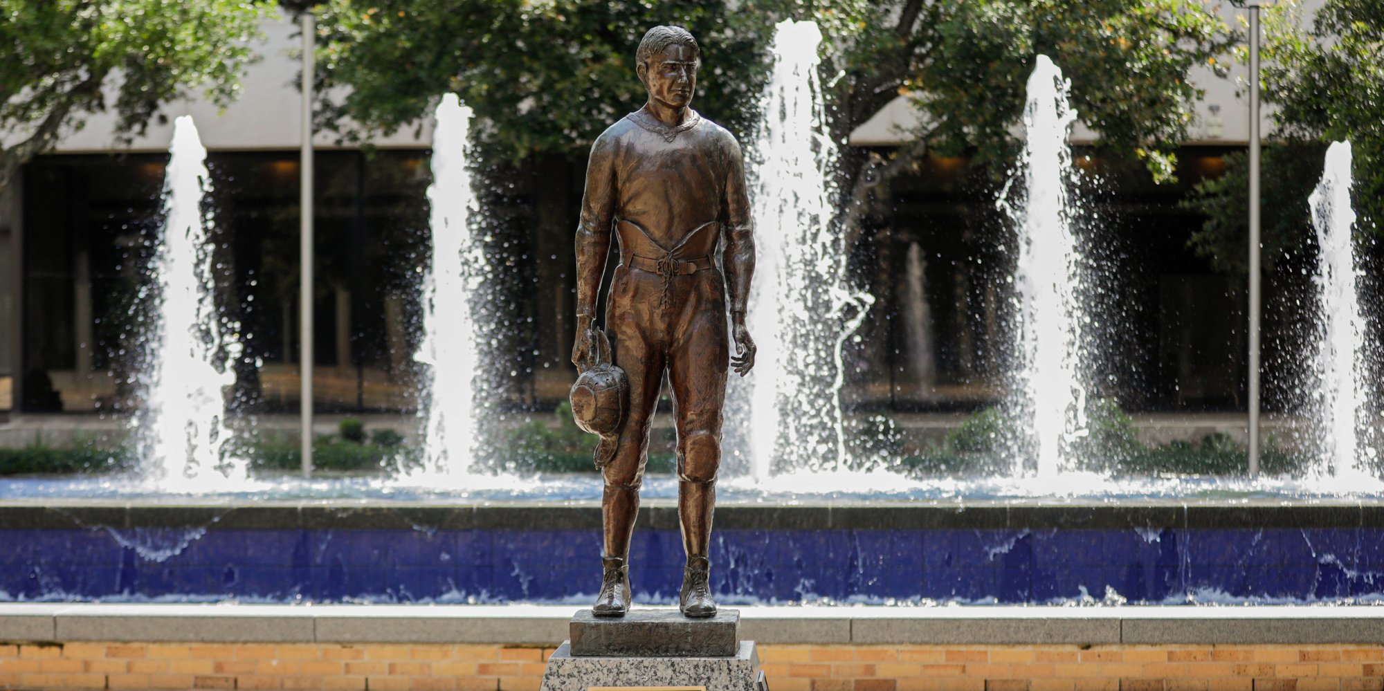 mainfeature_statue_longcrop-1